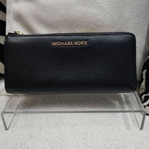 Michael Kors Large Leather Zip Wallet